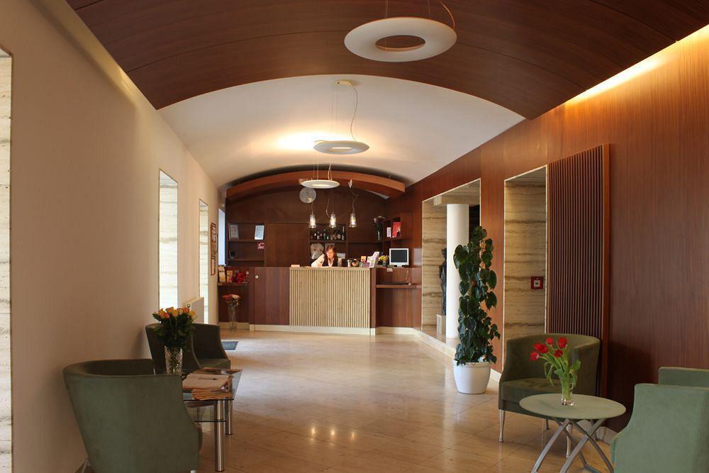 Hotel Popelka プラハ エクステリア 写真
