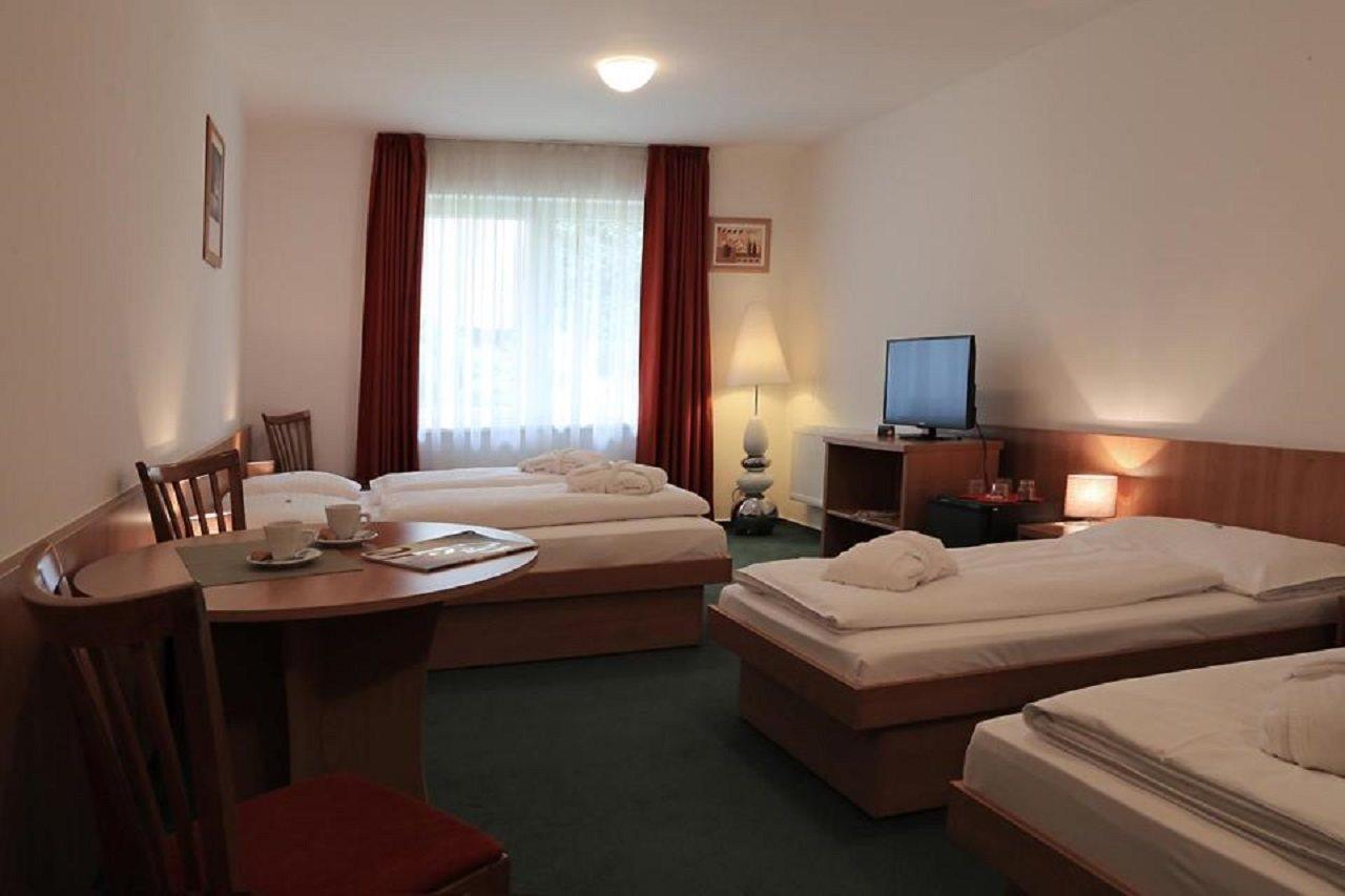 Hotel Popelka プラハ エクステリア 写真