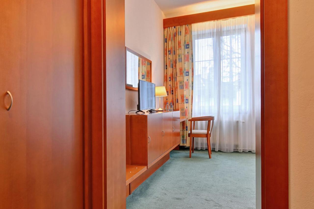 Hotel Popelka プラハ エクステリア 写真