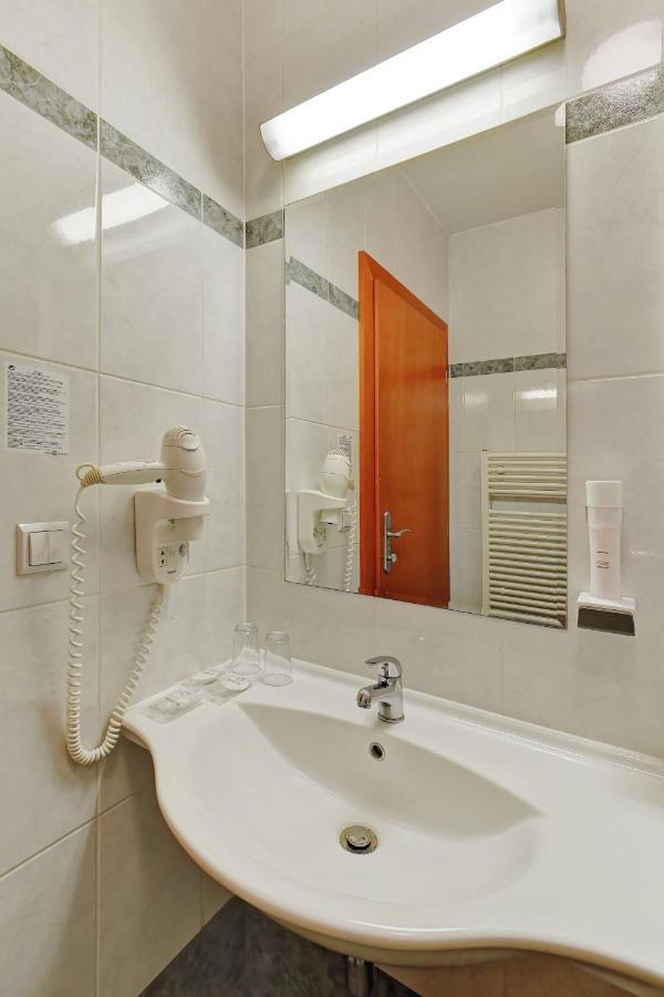 Hotel Popelka プラハ エクステリア 写真